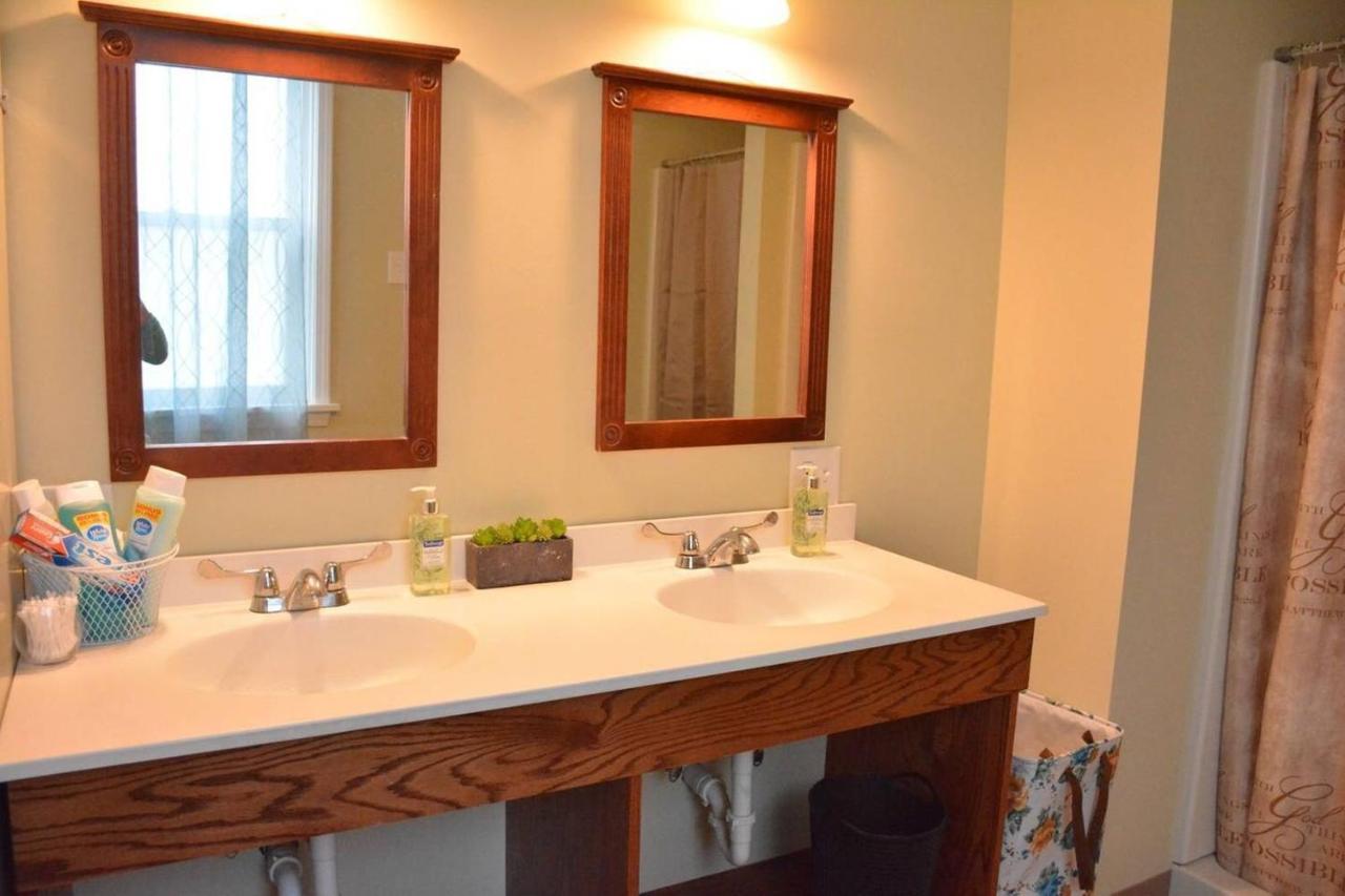 Unique Large 9Br House With 3 Bath Close To The Falls Ниагарски водопад Екстериор снимка